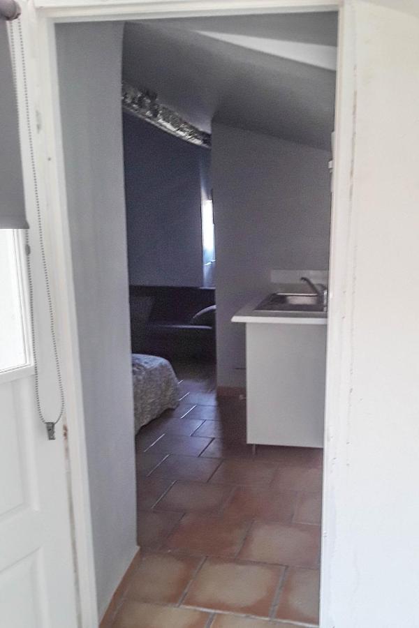 Studio Entre Cevennes Et Camargue Montfrin Экстерьер фото
